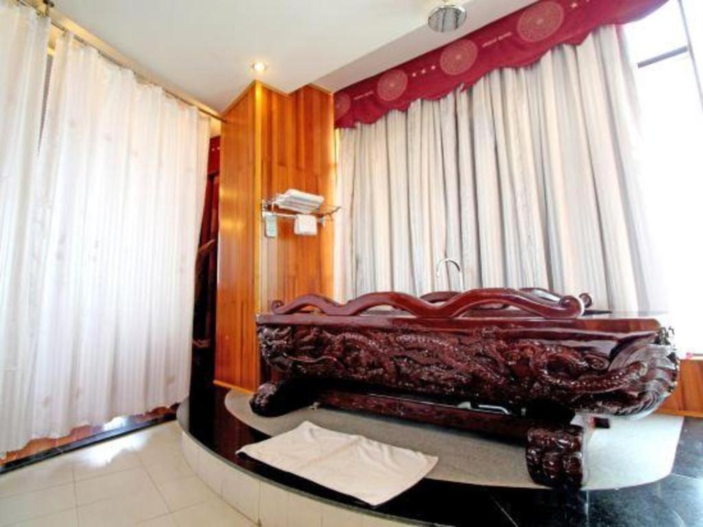 Orient Hotel Дананг Екстериор снимка